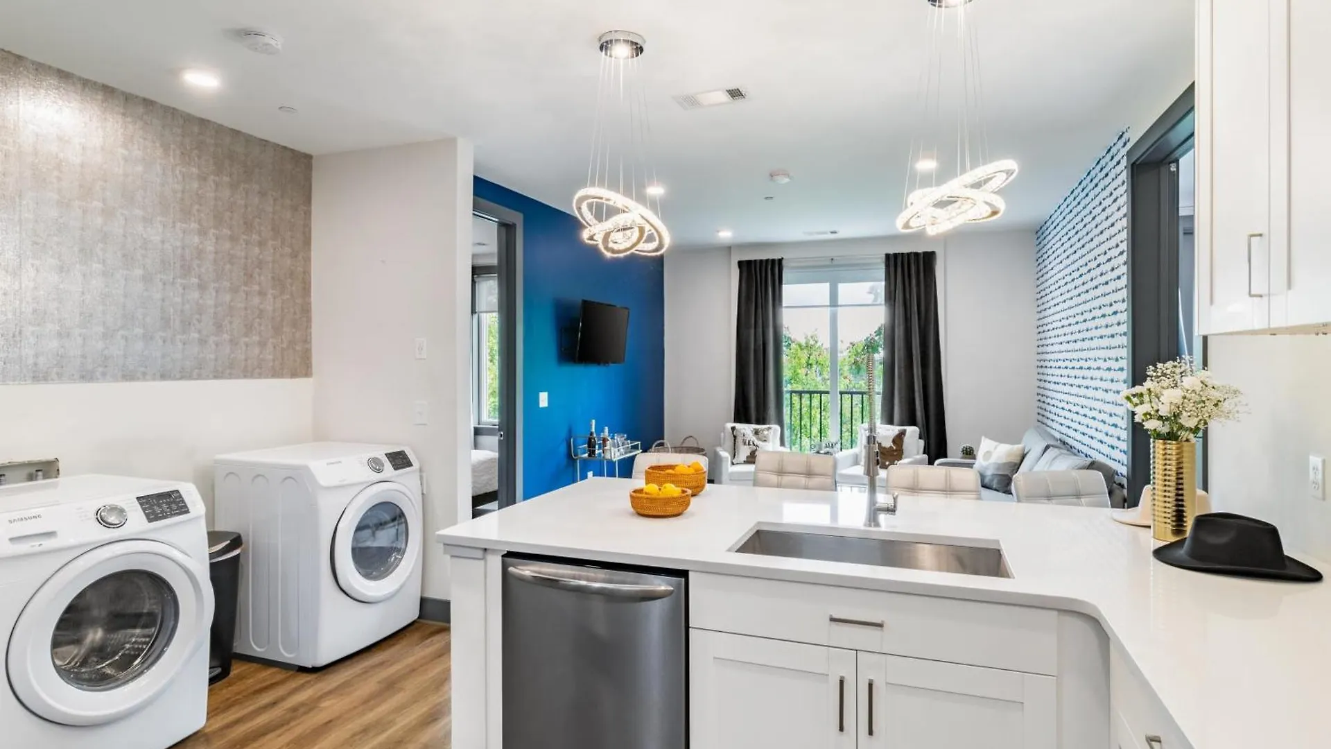 Lindsley By Avantstay Balcony Modern Design A Downtown Location Nashville